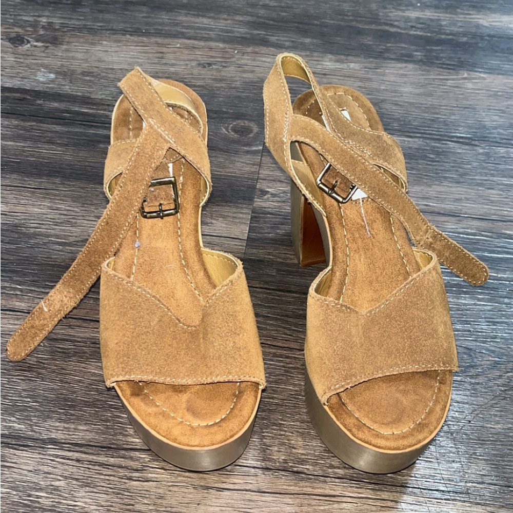 Stylish Tan Platform Sandals
